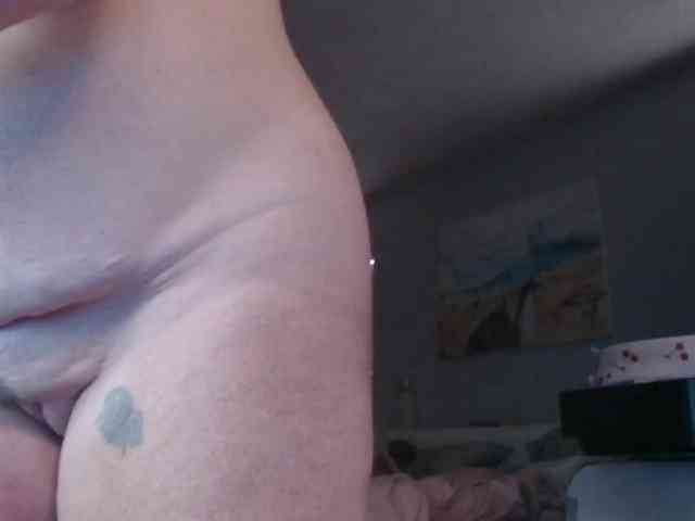 April_XO webcam