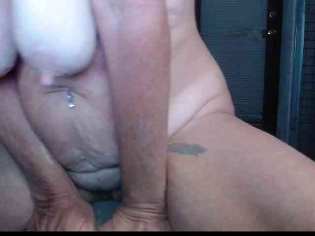 April_XO webcam