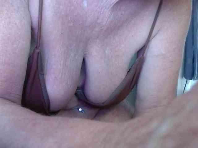 April_XO webcam
