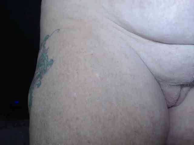 April_XO webcam