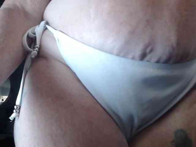 Modelo: April_XO