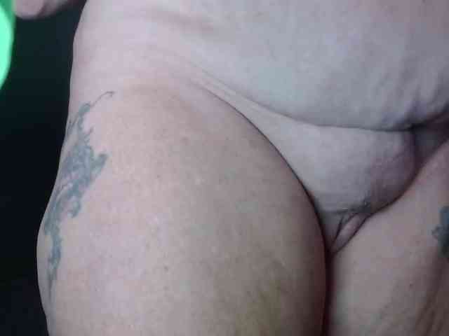 April_XO webcam