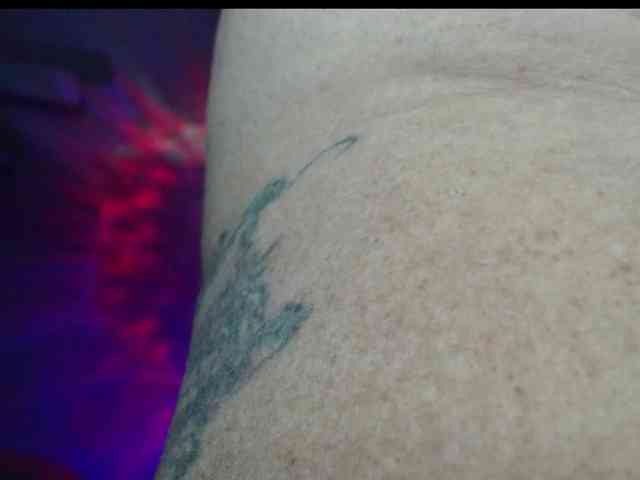 April_XO webcam