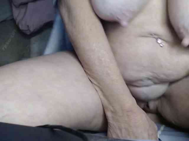 Modelo: April_XO