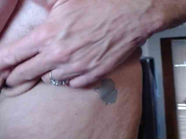 April_XO webcam