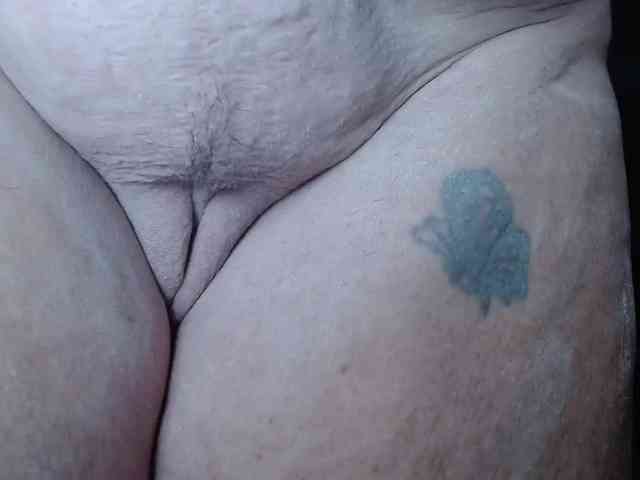 April_XO webcam