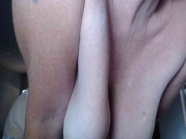 Modelo: April_XO