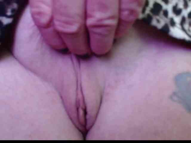 April_XO webcam
