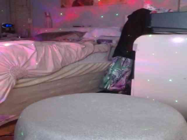 April_XO webcam