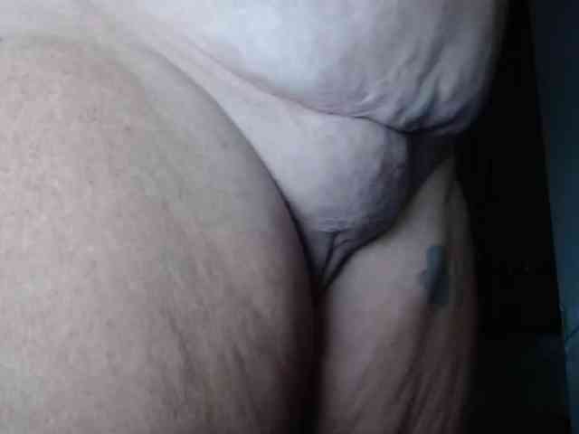 April_XO webcam