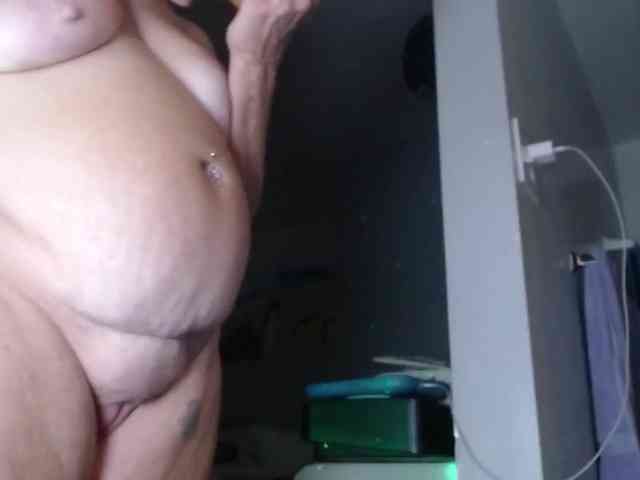 April_XO webcam