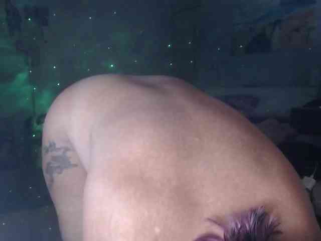 April_XO webcam