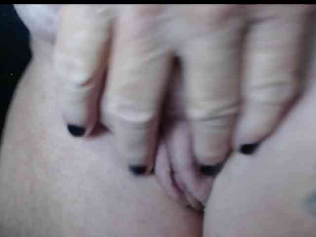 April_XO webcam