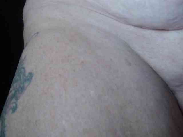 April_XO webcam