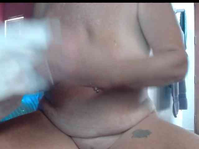 April_XO webcam