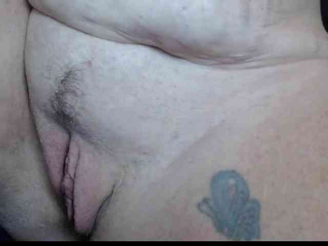 April_XO webcam