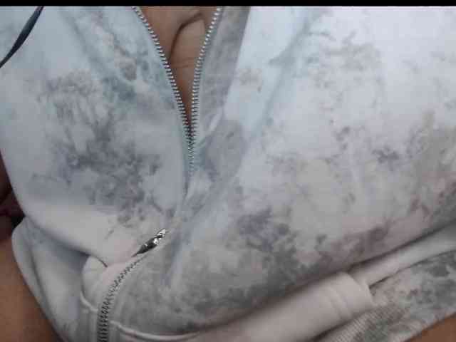 April_XO webcam