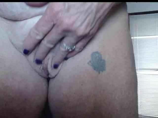 April_XO webcam
