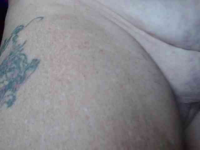 April_XO webcam