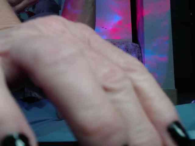 April_XO webcam