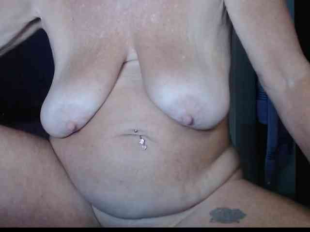 April_XO webcam