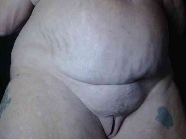 April_XO webcam