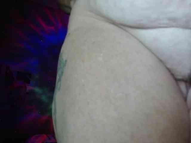 April_XO webcam