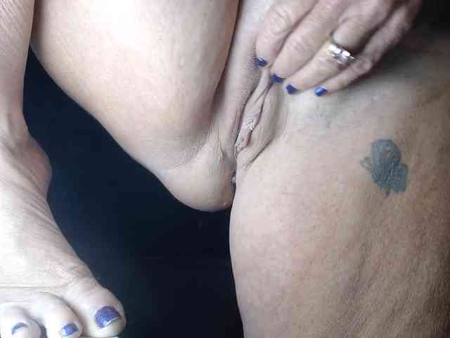 April_XO webcam