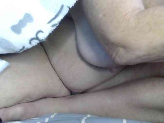 April_XO webcam
