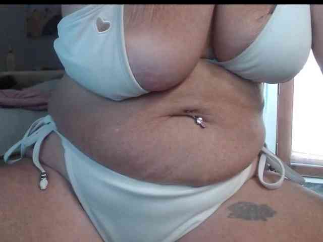 April_XO webcam