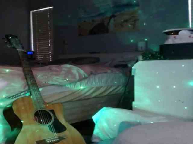 April_XO webcam