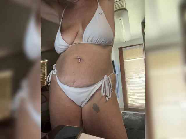 April_XO webcam
