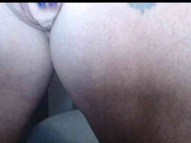 April_XO webcam