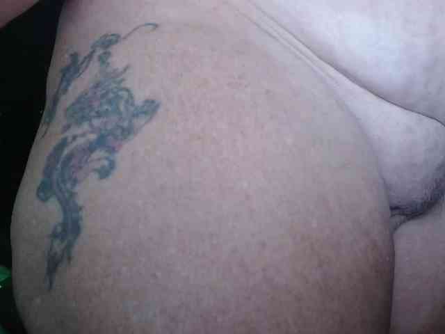April_XO webcam
