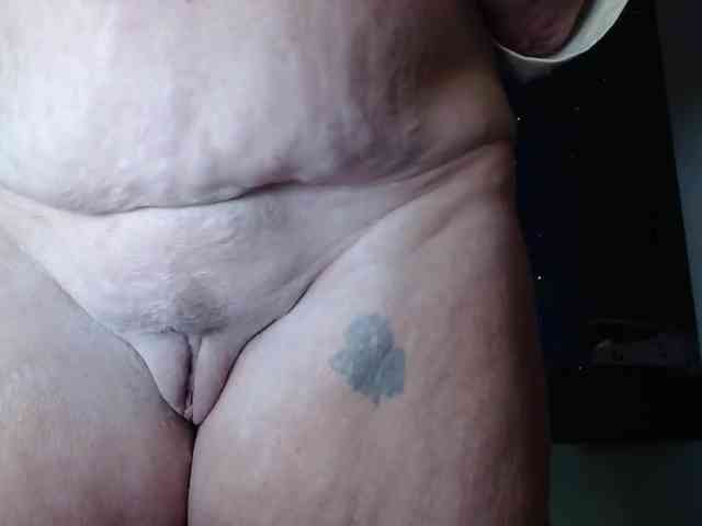 April_XO webcam