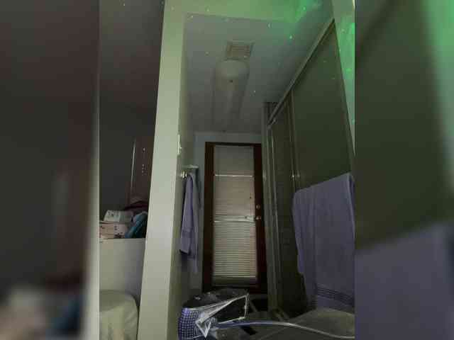 April_XO webcam