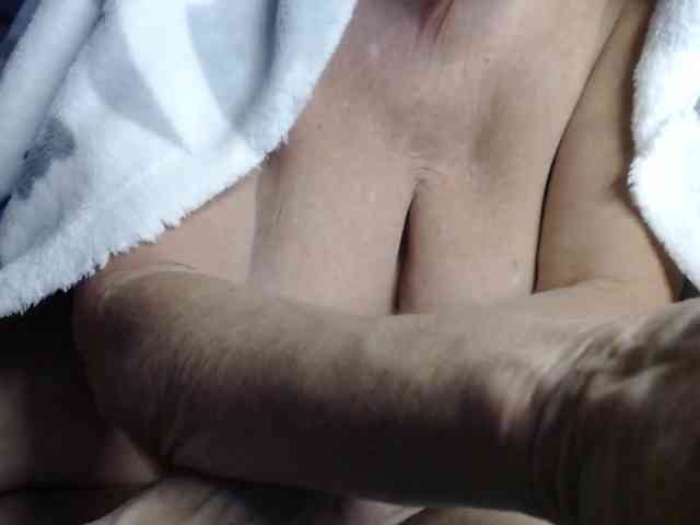 April_XO webcam
