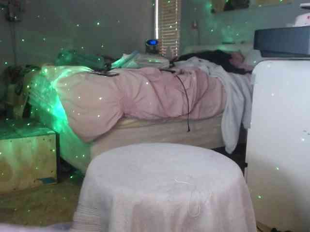 April_XO webcam