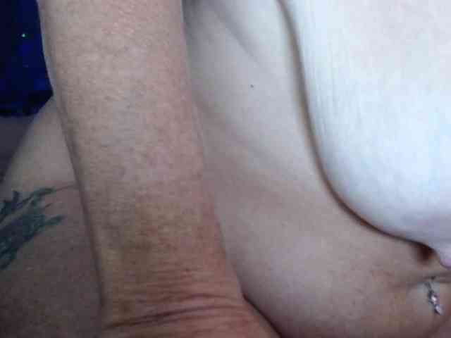 April_XO webcam