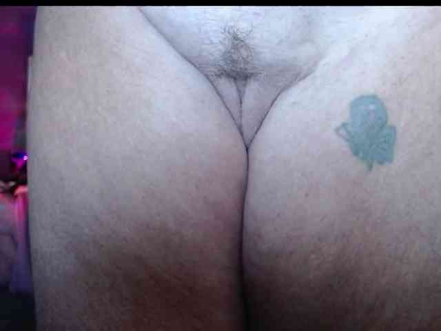 April_XO webcam