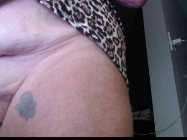 April_XO webcam