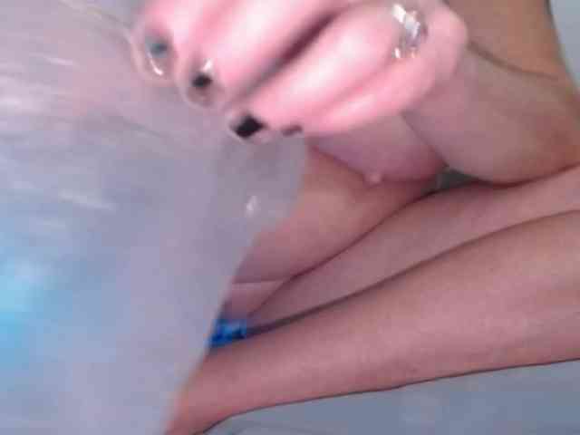 April_XO webcam