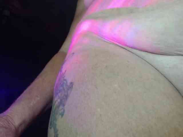 April_XO webcam