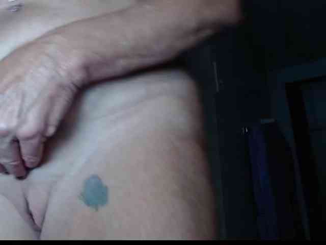 April_XO webcam