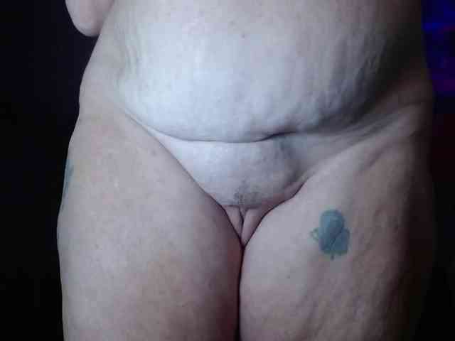 April_XO webcam