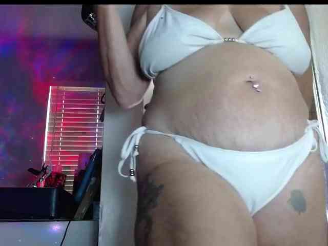 April_XO webcam