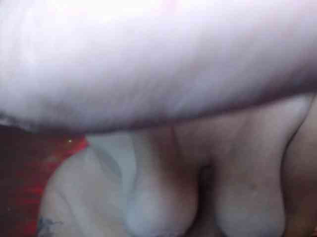 April_XO webcam