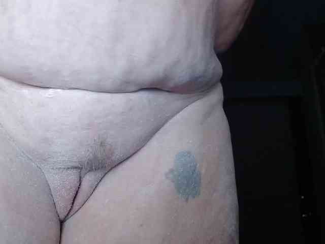 April_XO webcam