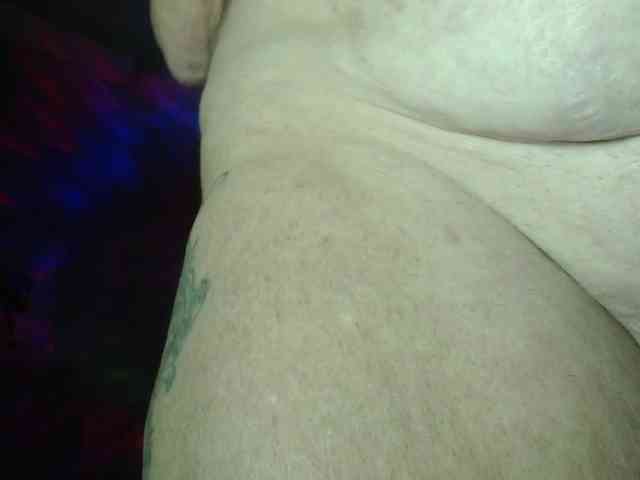 April_XO webcam