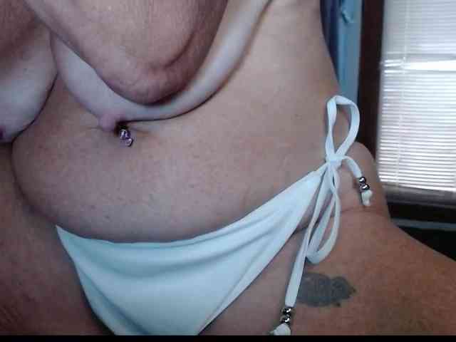 April_XO webcam